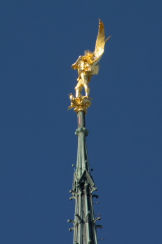 聖ミカエル像
